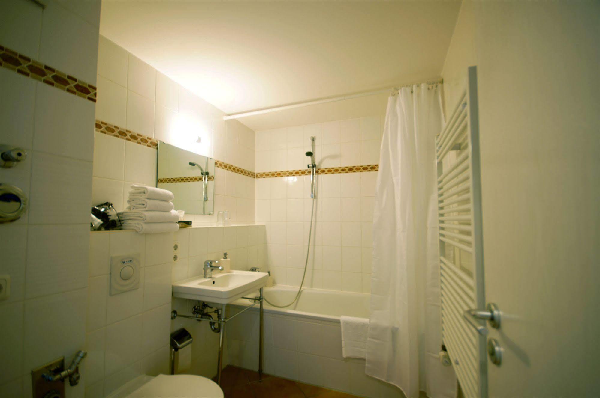 Gasthof Midi Parkhotel Mitte 3*